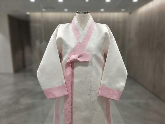 한복 수의 · 여자