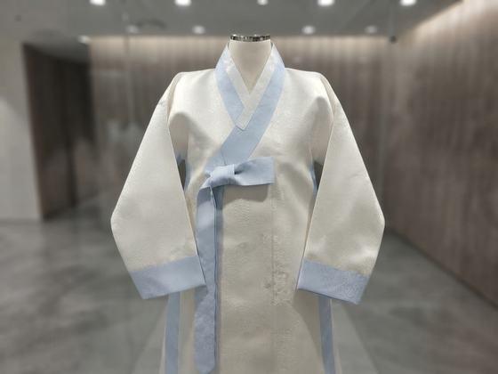 한복 수의 · 남자
